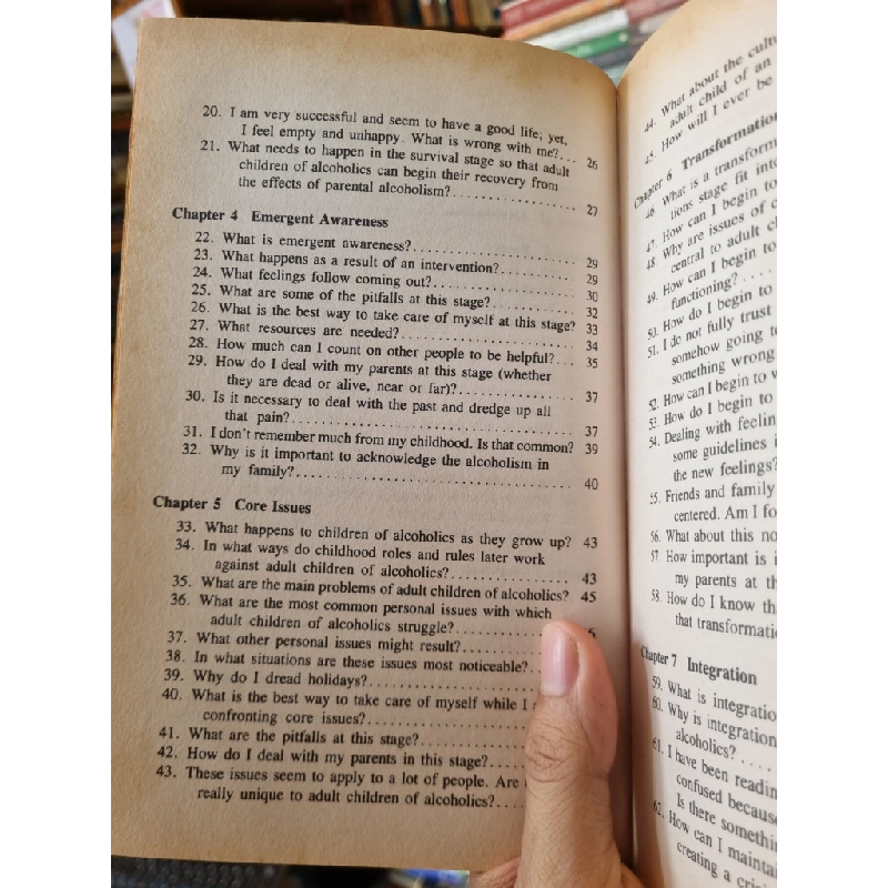 A GUIDE FOR ADULT Children, Parenting & Education Books	 OF ALCOHOLICS : Questions and answers to help you understand your past - Herbert L. Gravitz & Julie D. Bowden 362467