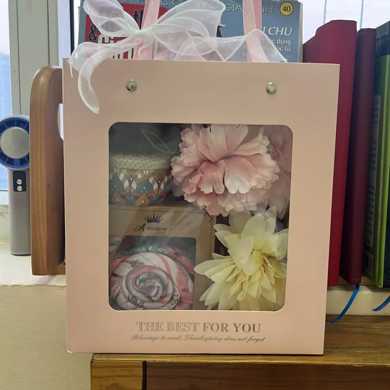 Quà tặng: khăn và nến thơm 713127