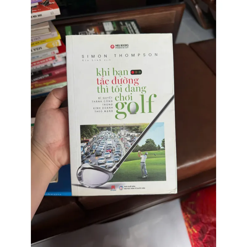 Khi Bạn Tắc Đường Thì Tôi Đang Chơi Golf | Simon Thompson- K4 1026064