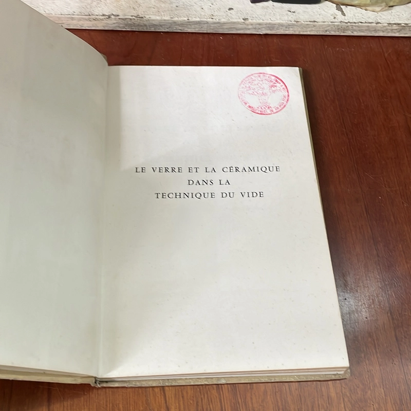 II Sách Tiếng Pháp: Thuỷ Tinh Và Gốm Sứ Trong Công Nghệ Chân Không - 1962 525495