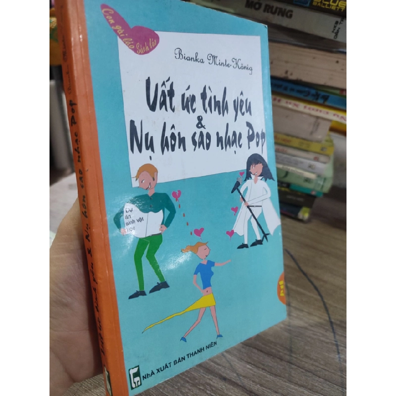 [Phiên Chợ Sách Cũ] Uất ức tình yêu và nụ hôn sao nhạc pop 2303 414410