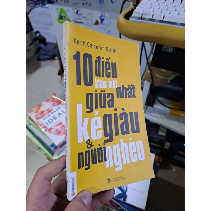 10 điều khác biệt nhất giữa kẻ giàu và người nghèo 2014 mới 80% ố bung vài trang đầu KỸ NĂNG HCM1809 560907