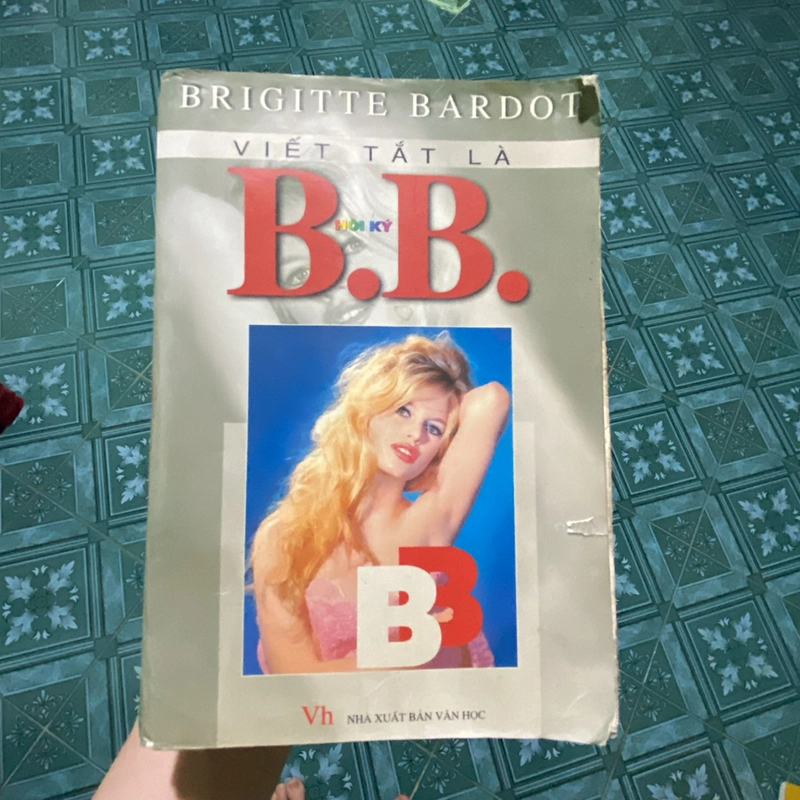 Brigitte Bardot Viết tắt là  B.B.  386511