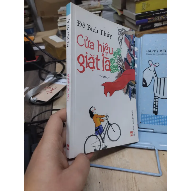 Sách: Cửa hiệu giặt là - TG: Đỗ Bích Thuý (B1) 795826