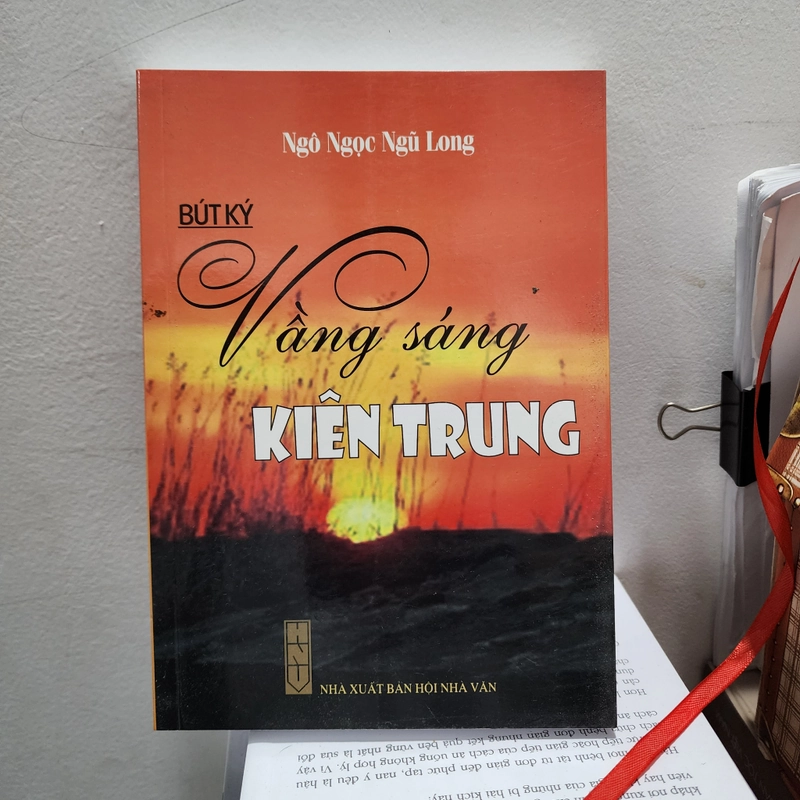 Vầng sáng kiên trung | bút ký  463565