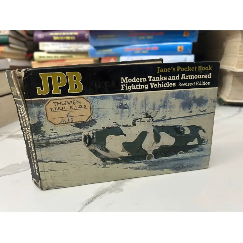 Jane's Pocket Book: Modern Tanks and Armoured Fighting Vehicles (Revised Edition) 705812