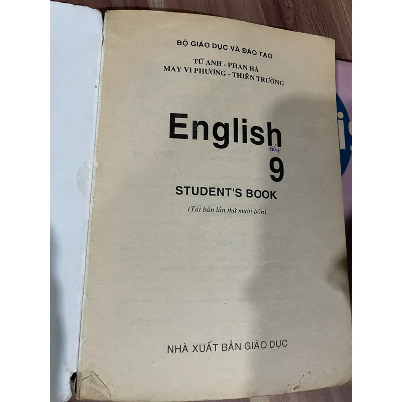 English 9, STUDENT'S BOOK 697118