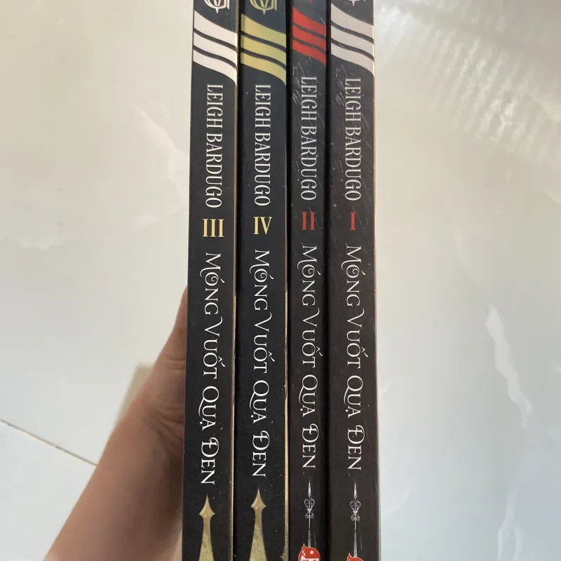 Móng Vuốt Quạ Đen 937143