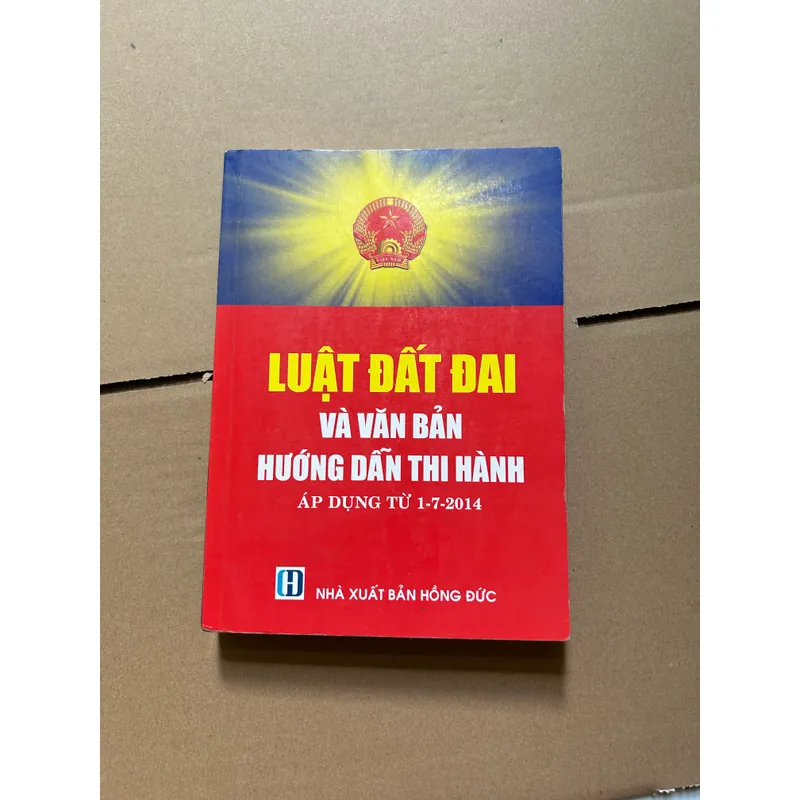 Luật đất đai và văn bản hướng dẫn thi hành (lỗi bung keo vài trang) 608196