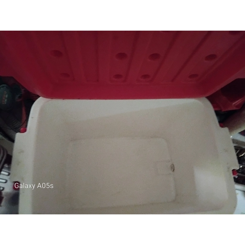 Thùng đá giữ lạnh. Khay làm bánh 472434
