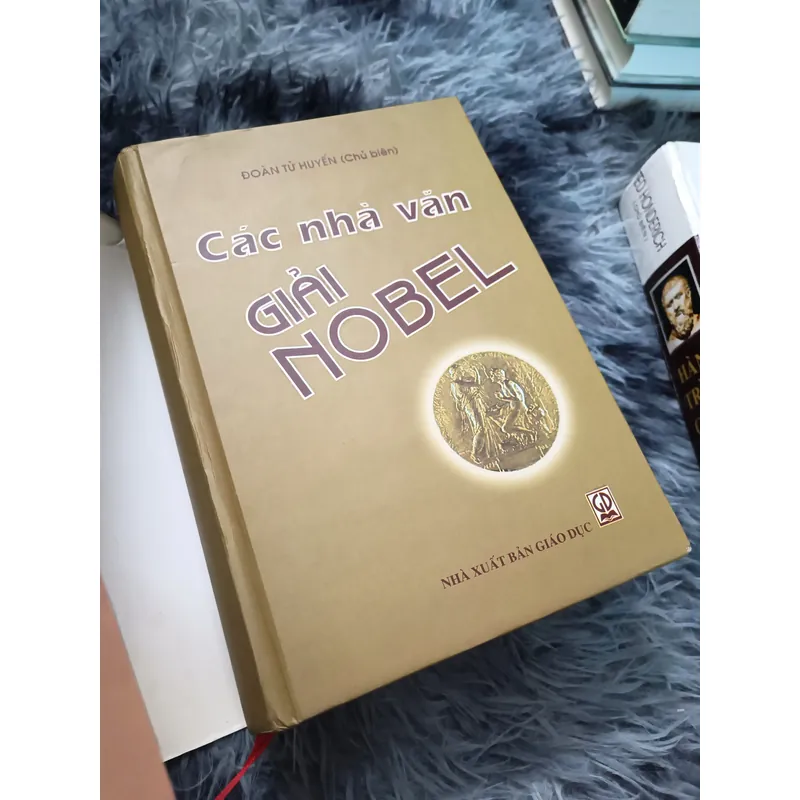 Các nhà văn giải Nobel 604249