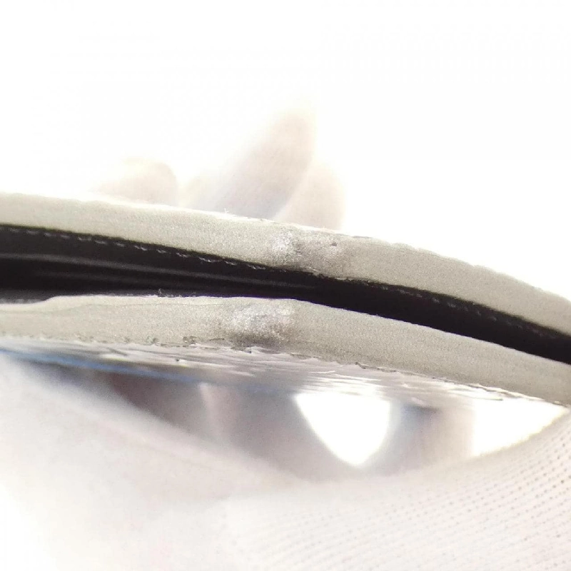 Ví da tổ chức bằng da kỳ lạ Louis Vuitton 623902