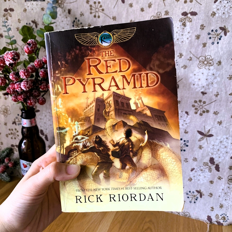 Sách ngoại văn The Red Pyramid - Rick Riordan, Used 444124