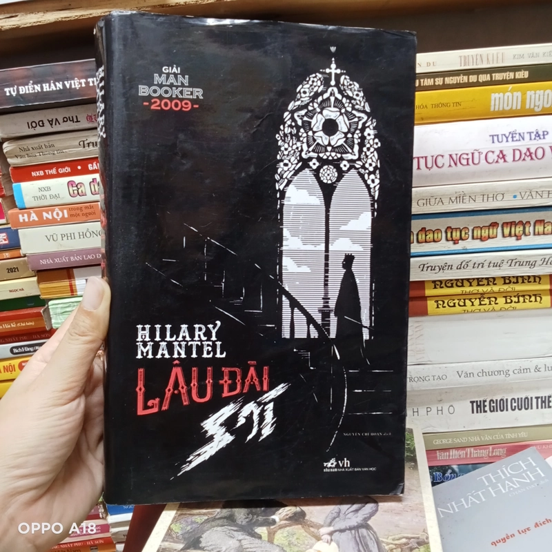 Lâu Đài Sói- Hilary Mantel 528081