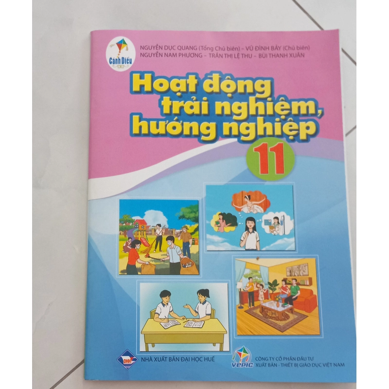 Quyển sách học cách làm người lớp 11 501728