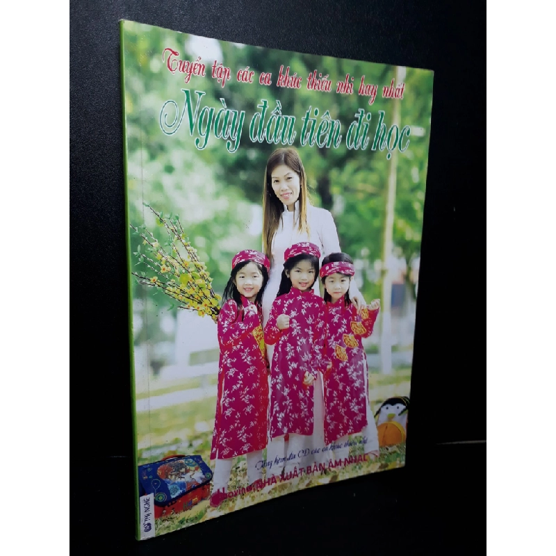 Tuyển tập các ca khúc thiếu nhi hay nhất ngày đầu tiên đi học mới 90% bẩn bìa, ố nhẹ, tróc gáy nhẹ 2015 HCM2205 GIÁO TRÌNH, CHUYÊN MÔN Blogmeo 27525 461669