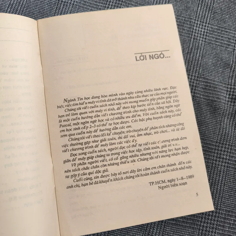 Làm quen với máy vi tính - Thái Quang Hy (biên soạn) - Công Ty SCITEC - Năm 1989 607297