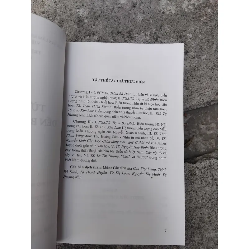 Từ kí hiệu đến biểu tượng do Trịnh Bá Đĩnh chủ biên  1006750