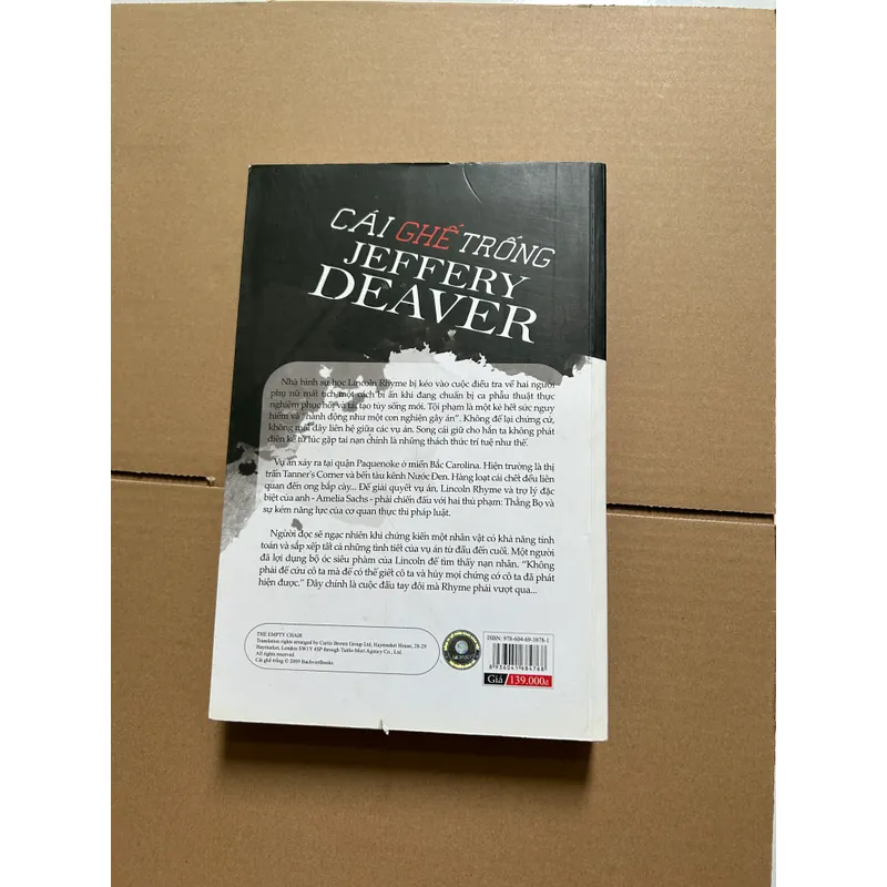 Cái ghế trống 734413