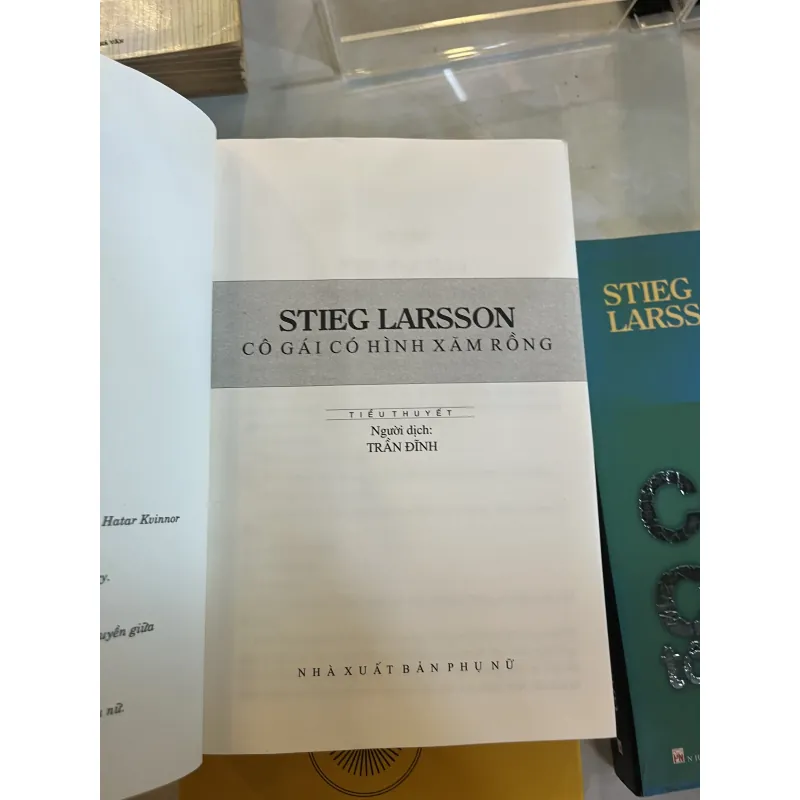 CÔ GÁI CÓ HÌNH XĂM RỒNG, CÔ GÁI CHỌC TỔ ONG BẦU, CÔ GÁI ĐÙA VỚI LỬA - STIEG LARSSON 1036102