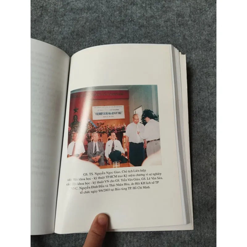 TRÊN NHỮNG NẺO ĐƯỜNG 700914