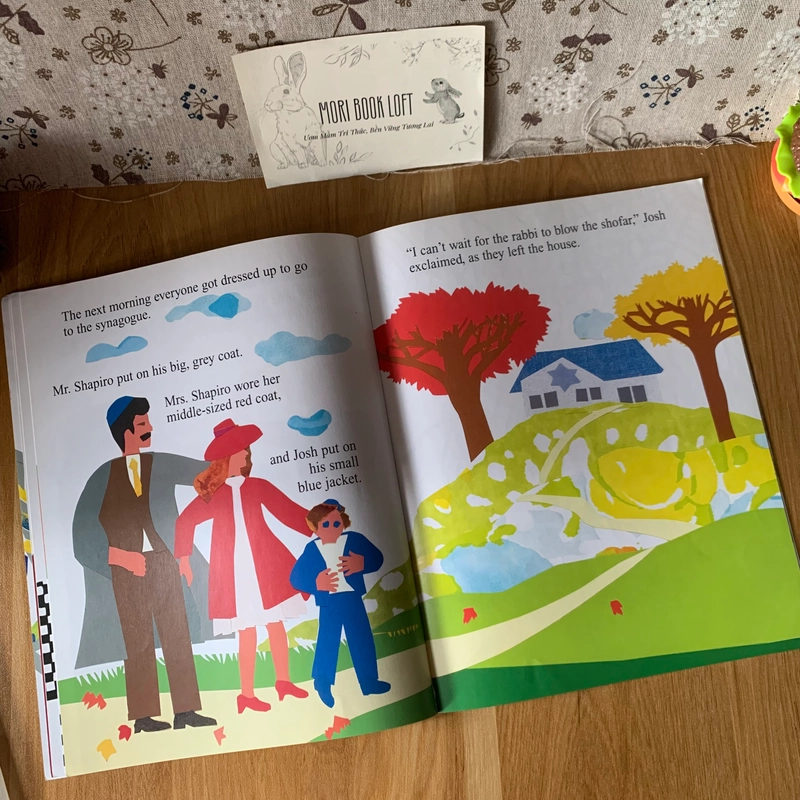 Sách tranh tiếng anh Sammy Spider's First Rosh Hashanah, Used, Picture Book For Kids 446674