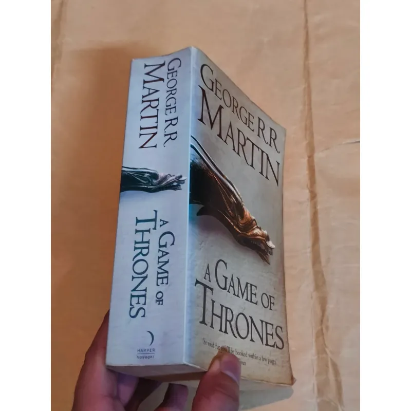 A Game of Thrones	- George R. R. Martin 1025128