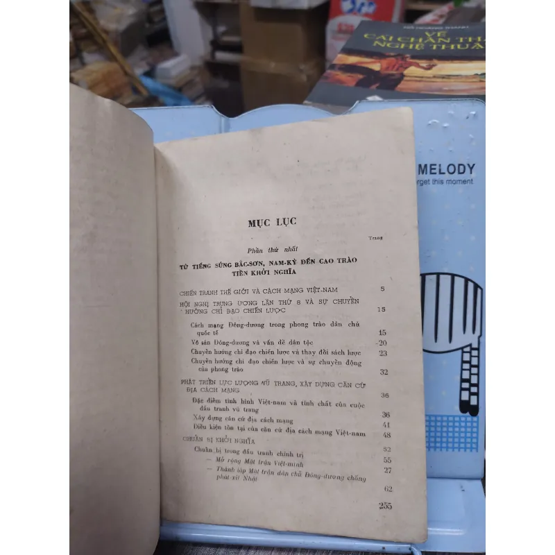 Sách: Lịch sử cách mạng Tháng Tám - TG: Văn Tạo - Thành Thế Vỹ - Nguyễn Công Bình (A3) 735255