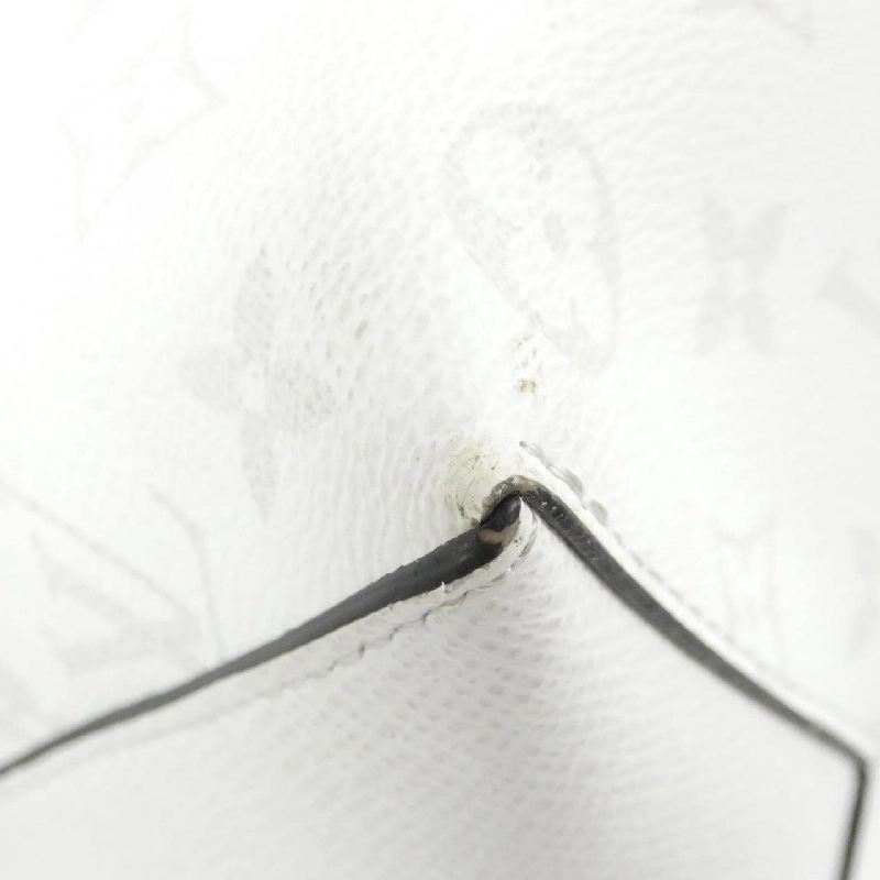 Túi xách cuối tuần Taiga Llama M30919 của Louis Vuitton 610787