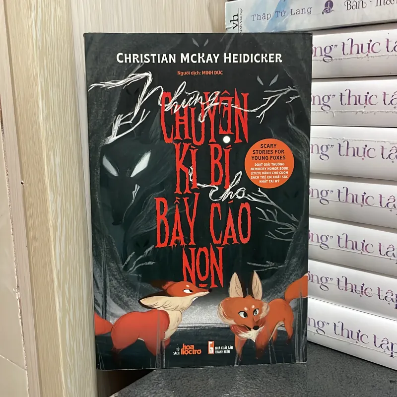(sách dành cho trẻ em) - Những chuyện kỳ bí cho bầy cáo non - Christian Mckay Heidicker 990168