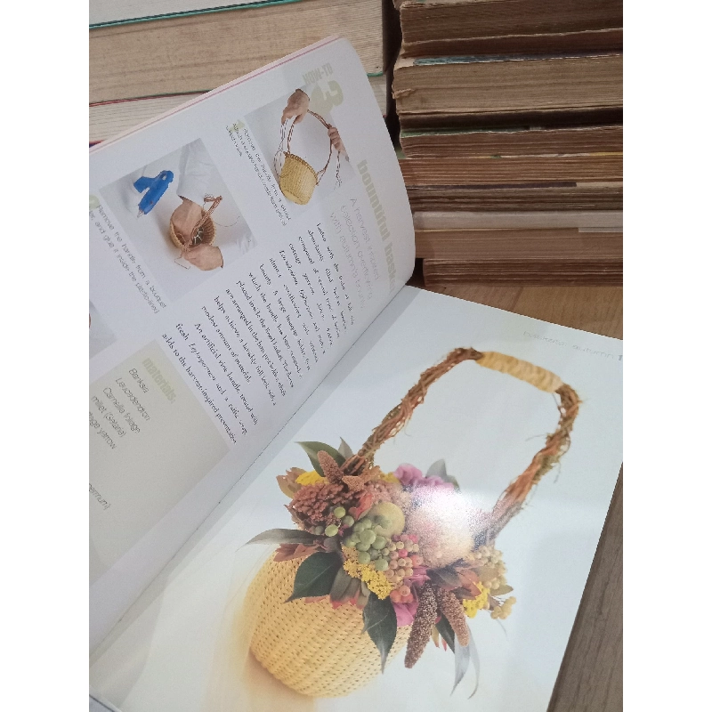 FLORISTS' REVIEW 101 wedding bouquets with how-to instructions 790173