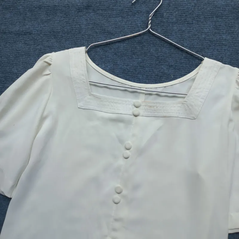 Áo kiểu cổ vuông màu trắng 932352