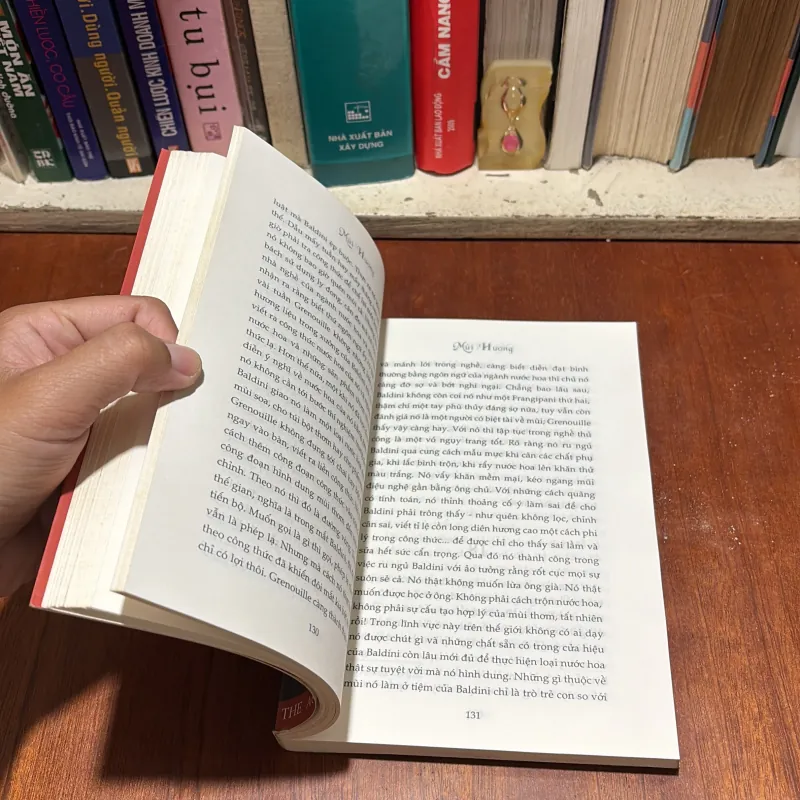 II Tiểu Thuyết: Mùi Hương, Chuyện Một Kẻ Giết Người - PATRICK SUSKIND - Lê Chu Cầu (Dịch) 795582