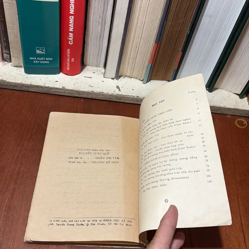 II Vấn Đề Tuyển Dụng Và Chính Sách Lương Bổng - Nguyễn Hữu Thân - 1990 779012