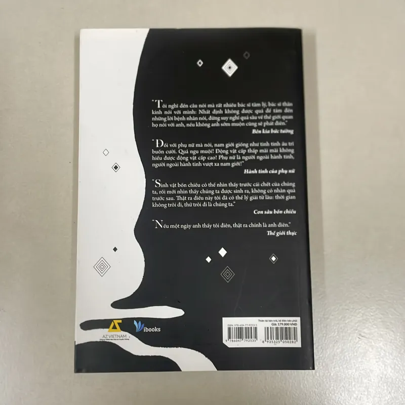 Thiên tài bên trái Kẻ điên bên phải 783918