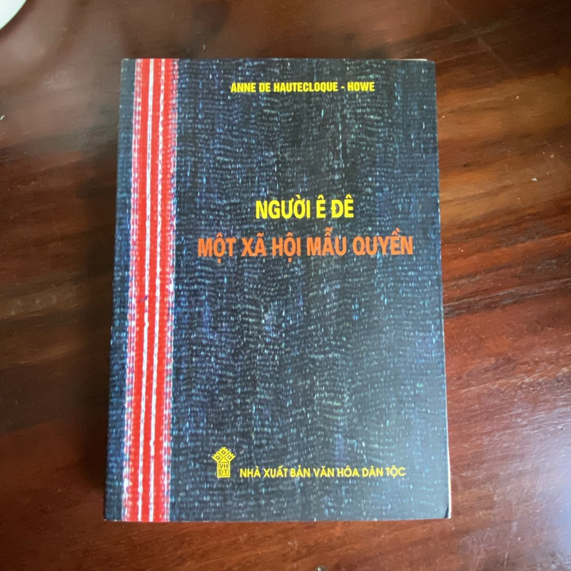 NGƯỜI Ê ĐÊ - MỘT XÃ HỘI MẪU QUYỀN (Bản in năm 2004) 456156