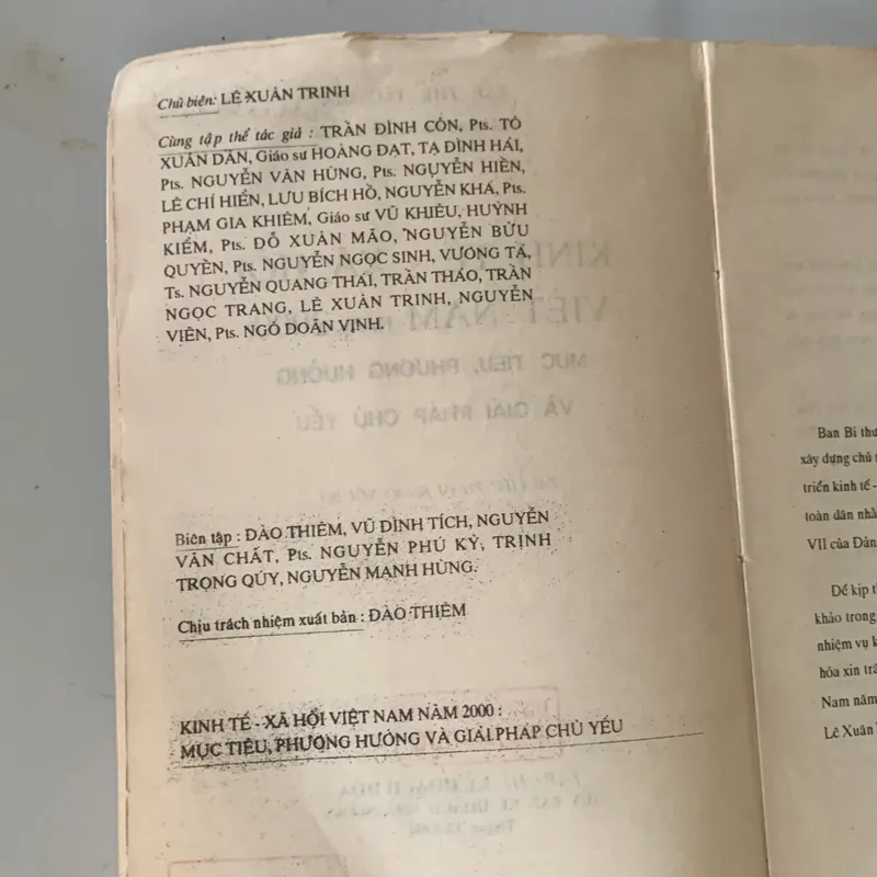 Kinh tế xã hội Việt Nam năm 2000… 708817