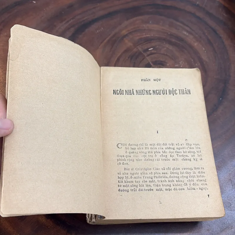 II Văn Học: Bến Bão - FRANK SLAUGHTER - Lâm Đới Châu (Dịch) - 1988 1008958