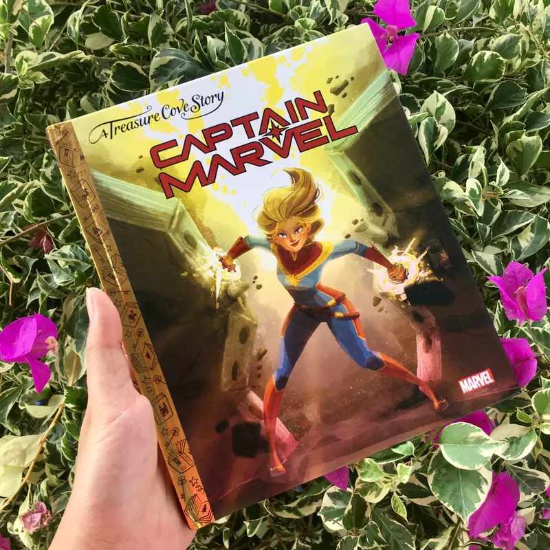 Sách tranh A Treasure Cove Story Captain Marvel 598407