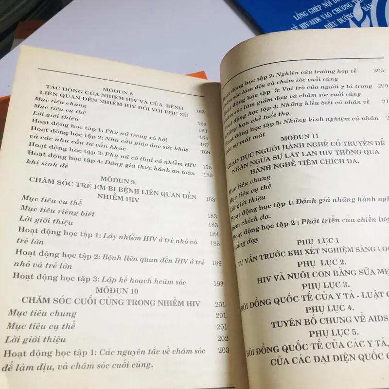 BỘ 6 CUỐN VỀ HIV & AIDS 698185