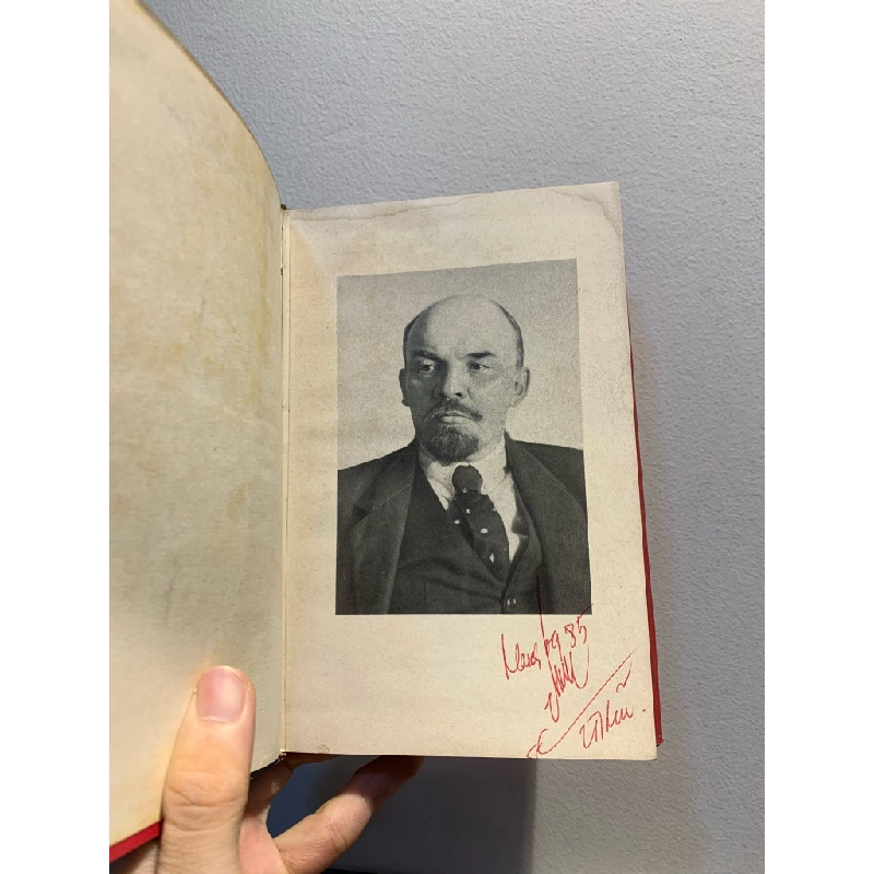 V. I. Lenin: A Short Biography 333395