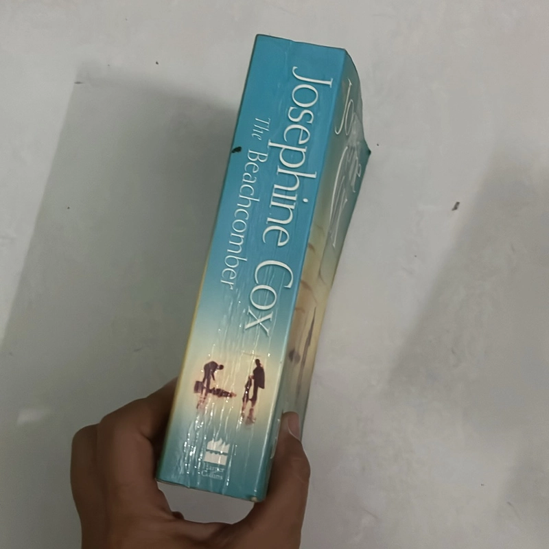 The Beachcomber - Josephine Cox (Sách ngoại văn) 502019