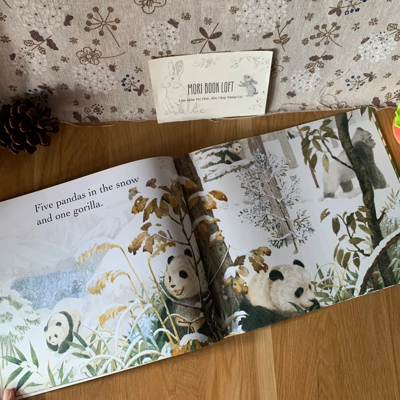 Sách tranh One Gorilla: A Counting Book, Used, Sách tập đếm tiếng anh cho bé 446661