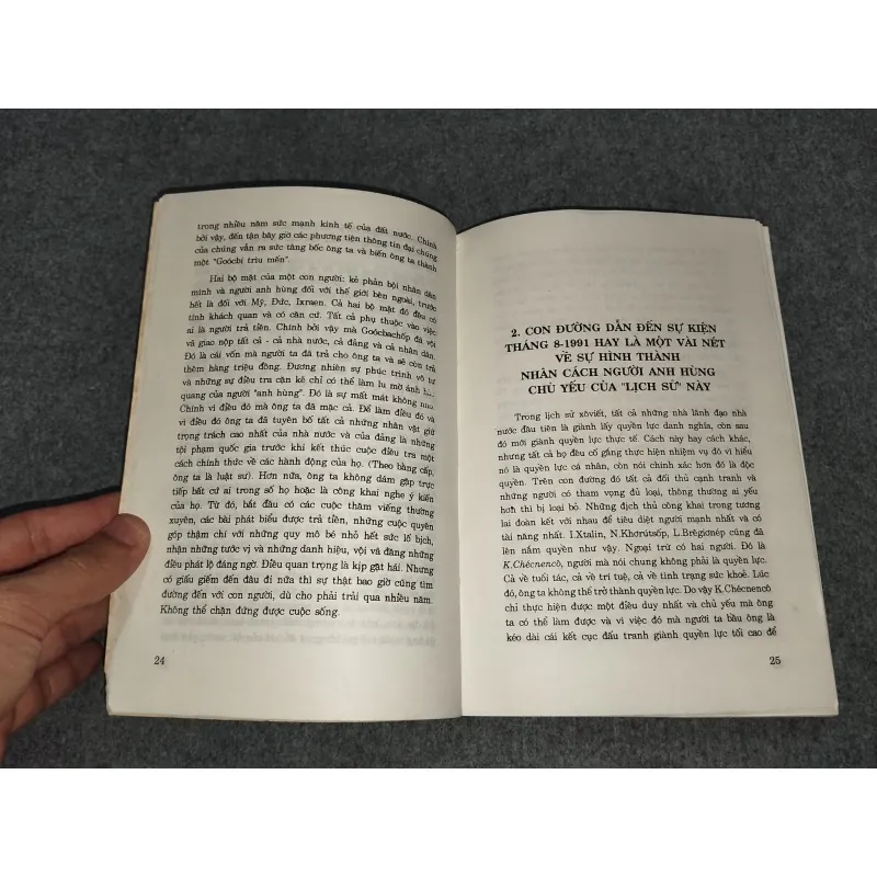 GOÓCBACHỐP - BẠO LOẠN. SỰ KIỆN THÁNG TÁM NHÌN TỪ BÊN TRONG 701078
