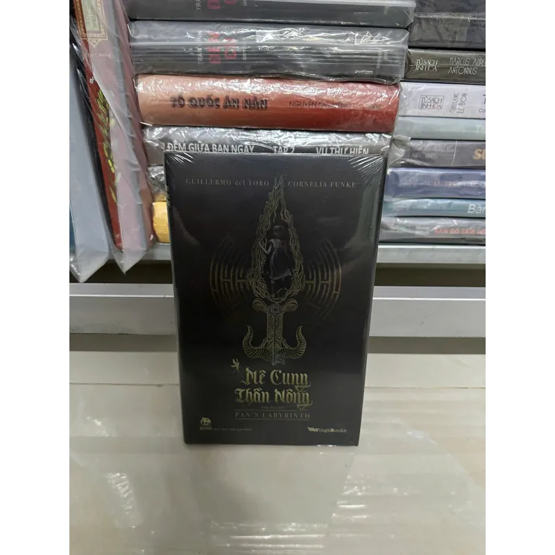 Mê cung Thần Nông (Pan's Labyrinth) - Guillermo del Toro (Bìa cứng) 698140