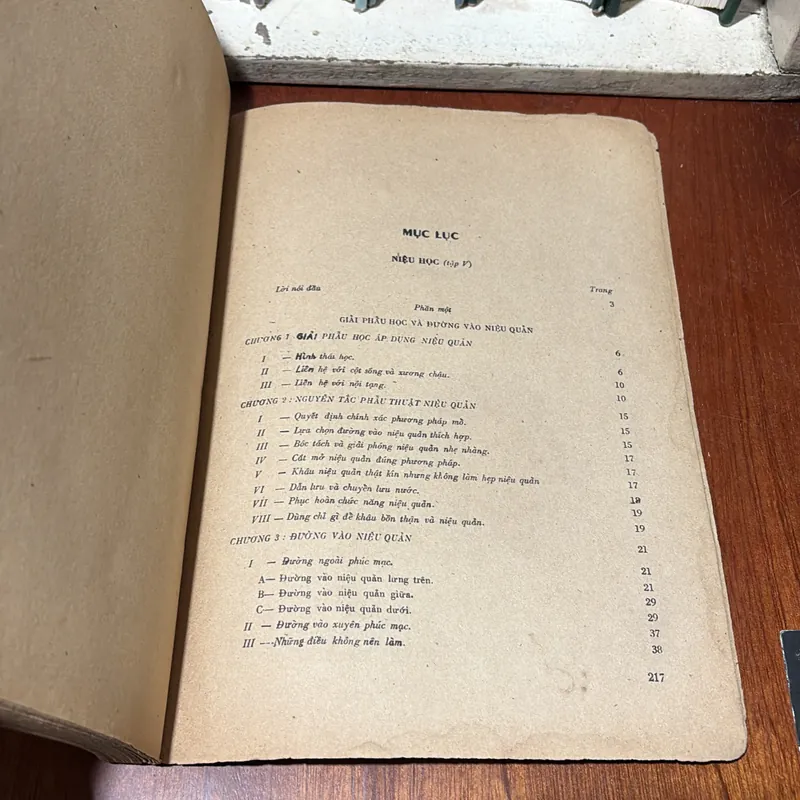II Sách Y: Niệu Học _ Phẫu Thuật Niệu Quản (Tập 5) - Ngô Gia Hy - 1985 720611