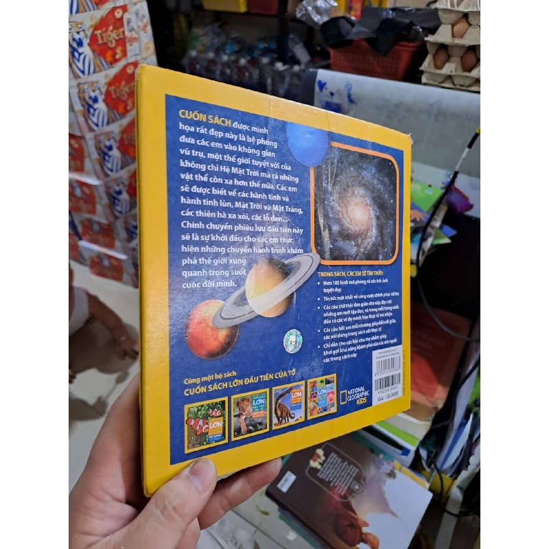 Cuốn Sách Lớn Đầu Tiên Của Tớ - Vũ Trụ - Catherine D Hughes - 2016 mới 90% - KHOA HỌC ĐỜI SỐNG - HCM3012 749813