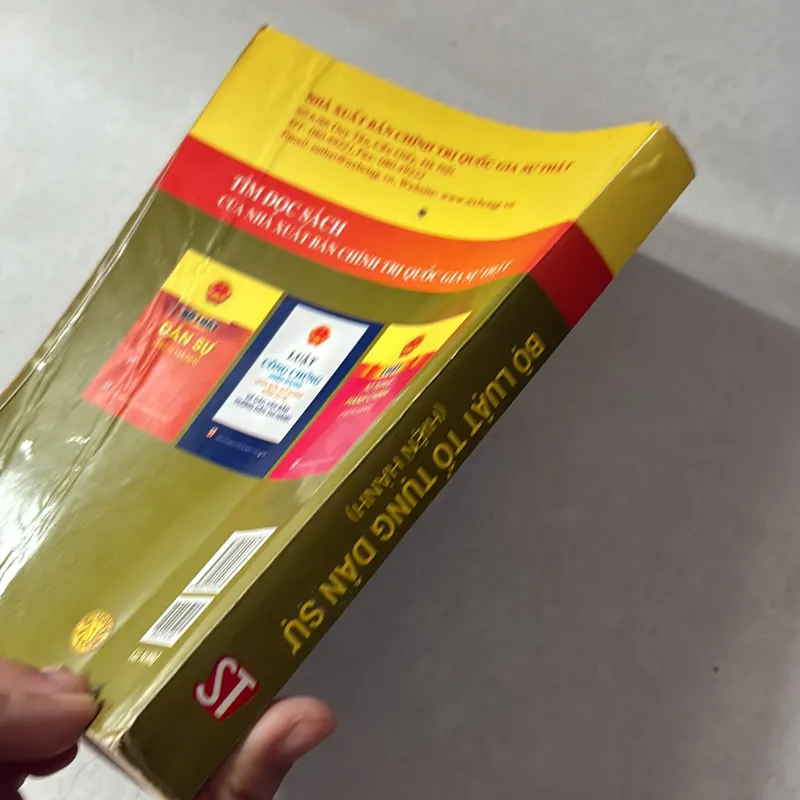 Bộ luật tố tụng dân sự và hình sự (2 cuốn) 727892