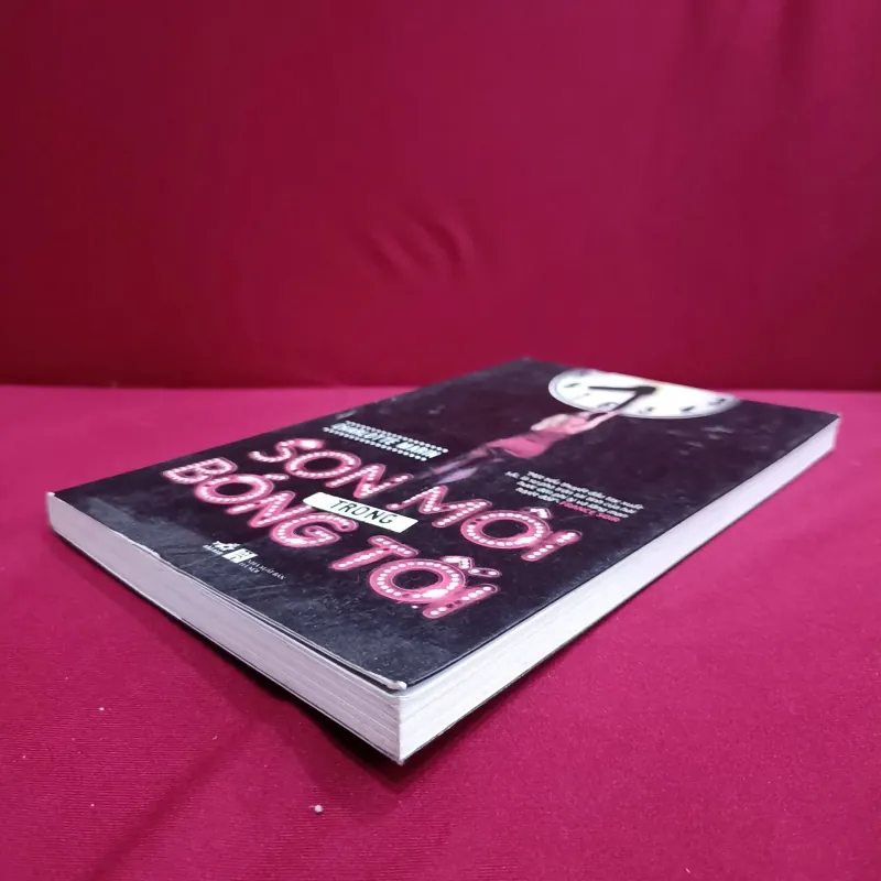 Son môi trong bóng tối 📚 1023629