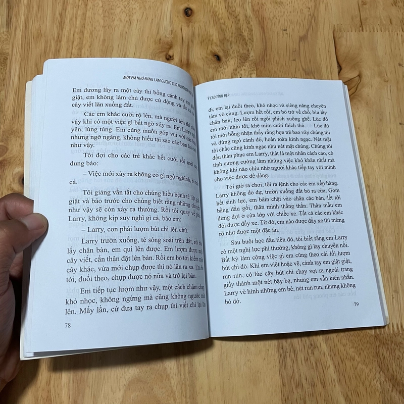 II Sách Kỹ Năng: Ý Cao Tình Đẹp - Nguyễn Hiến Lê (Tuyển Dịch) - 2016 473382
